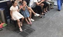 吃瓜群众围观图,吃瓜群众的热闹瞬间