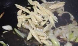 吃瓜菌子,吃瓜菌子的奇妙之旅